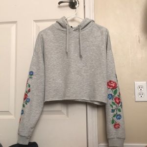 Cropped hoodie flowers on the side